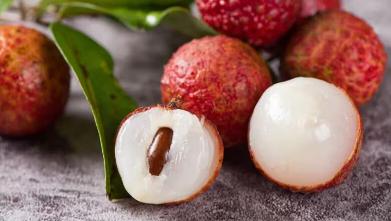 Litchi: 10 Health Benefits of Lychee, and Side Effects