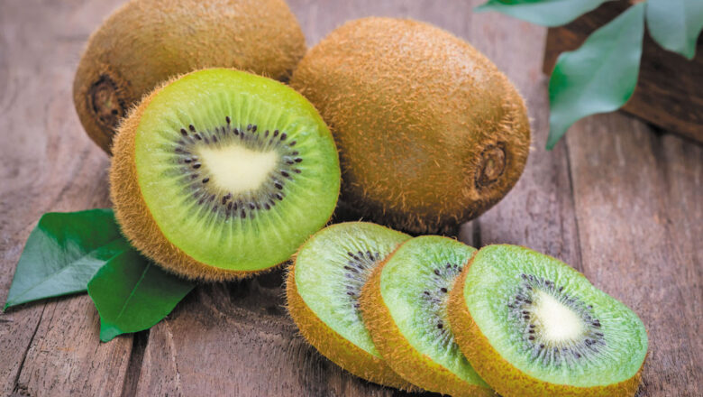 9 Benefits of Kiwifruit and Side Effects
